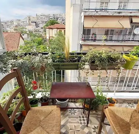 άνετο και όμορφο στην άνω πόλη *